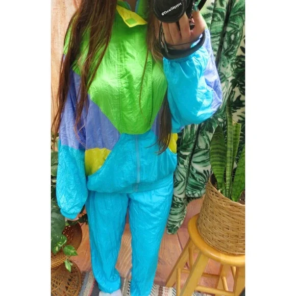 NEW Vintage 80s vibrant track suit set 🍃 - Picture 3 of 8